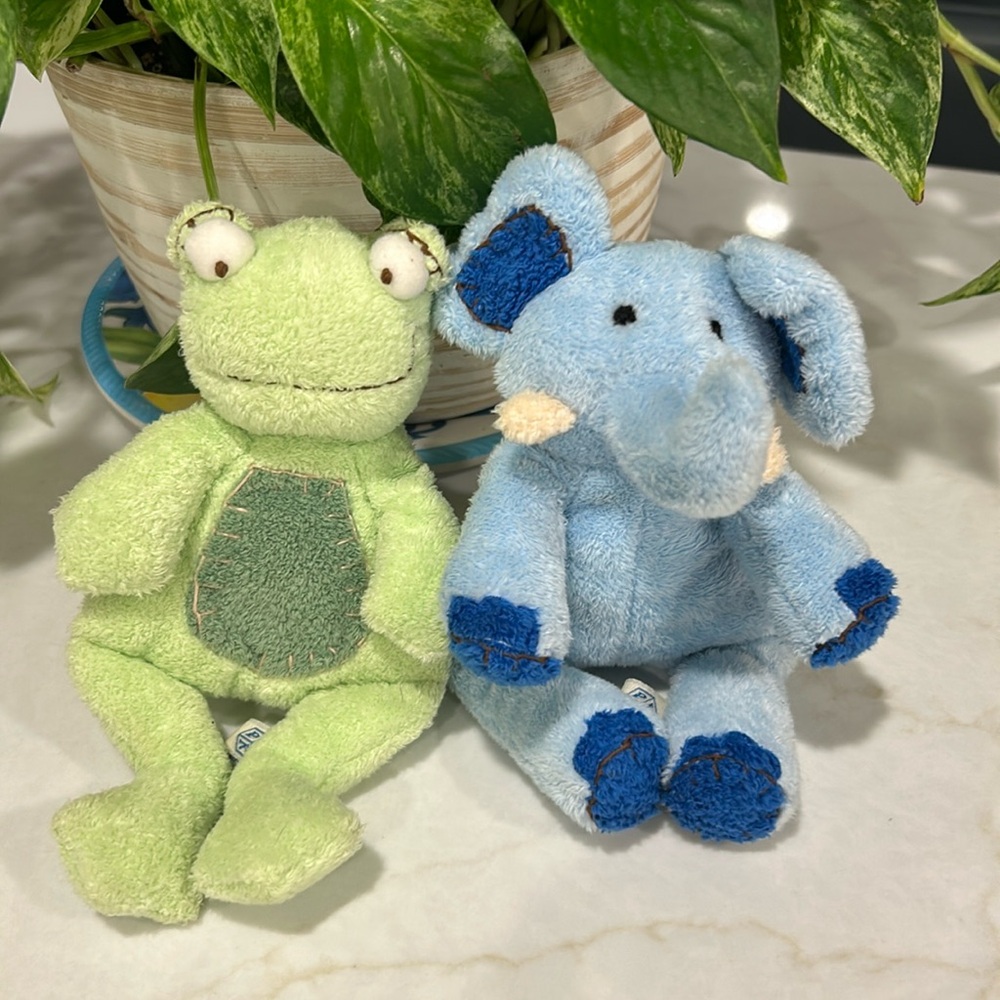 Pottery Barn‎ Kids 2 plush Stuffed Animals 7in Frog and Elephant like new